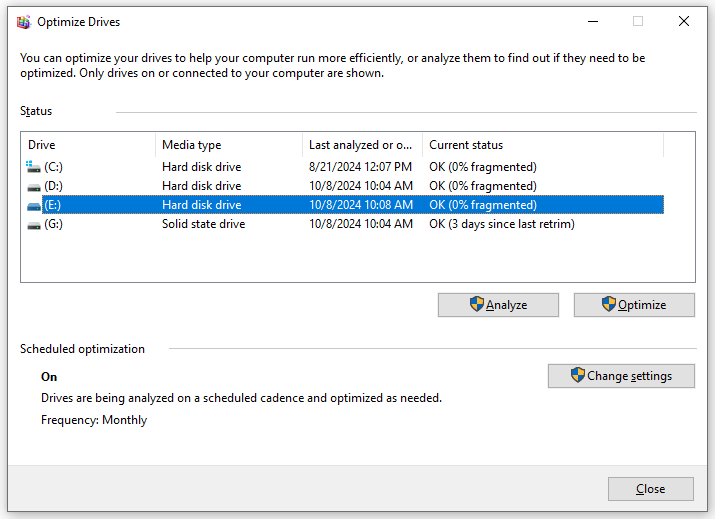   selectați un hard disk pe care trebuie să îl defragmentați și apăsați pe Optimizare