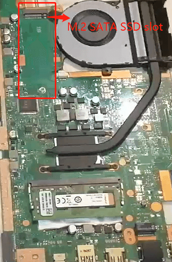   βρείτε την υποδοχή M.2 SATA SSD